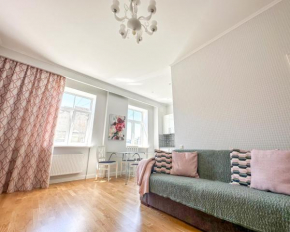 City heart, bright, loft view, free parking, Riga